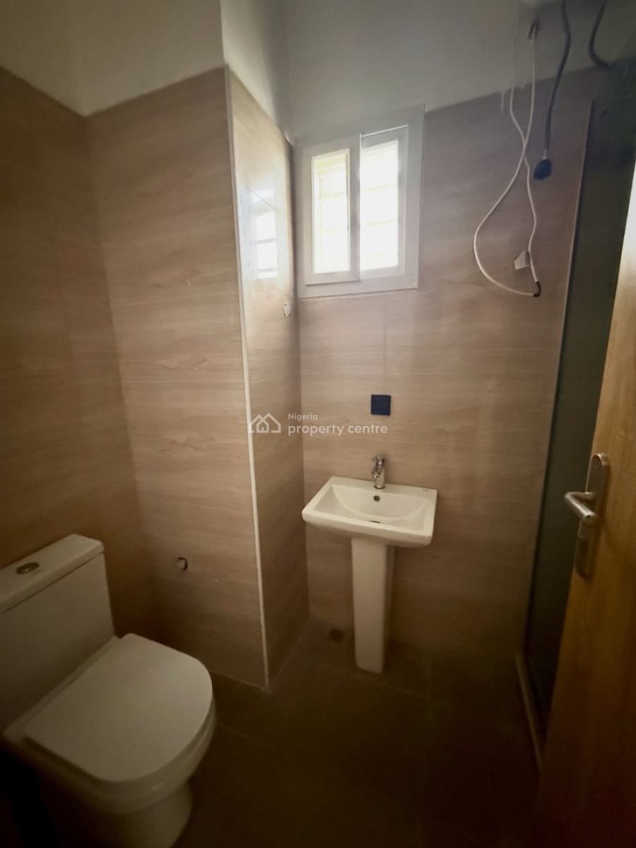 Luxury 3 Bedrooms Apartment, Upstairs, Ajah, Lagos, Flat / Apartment for Rent