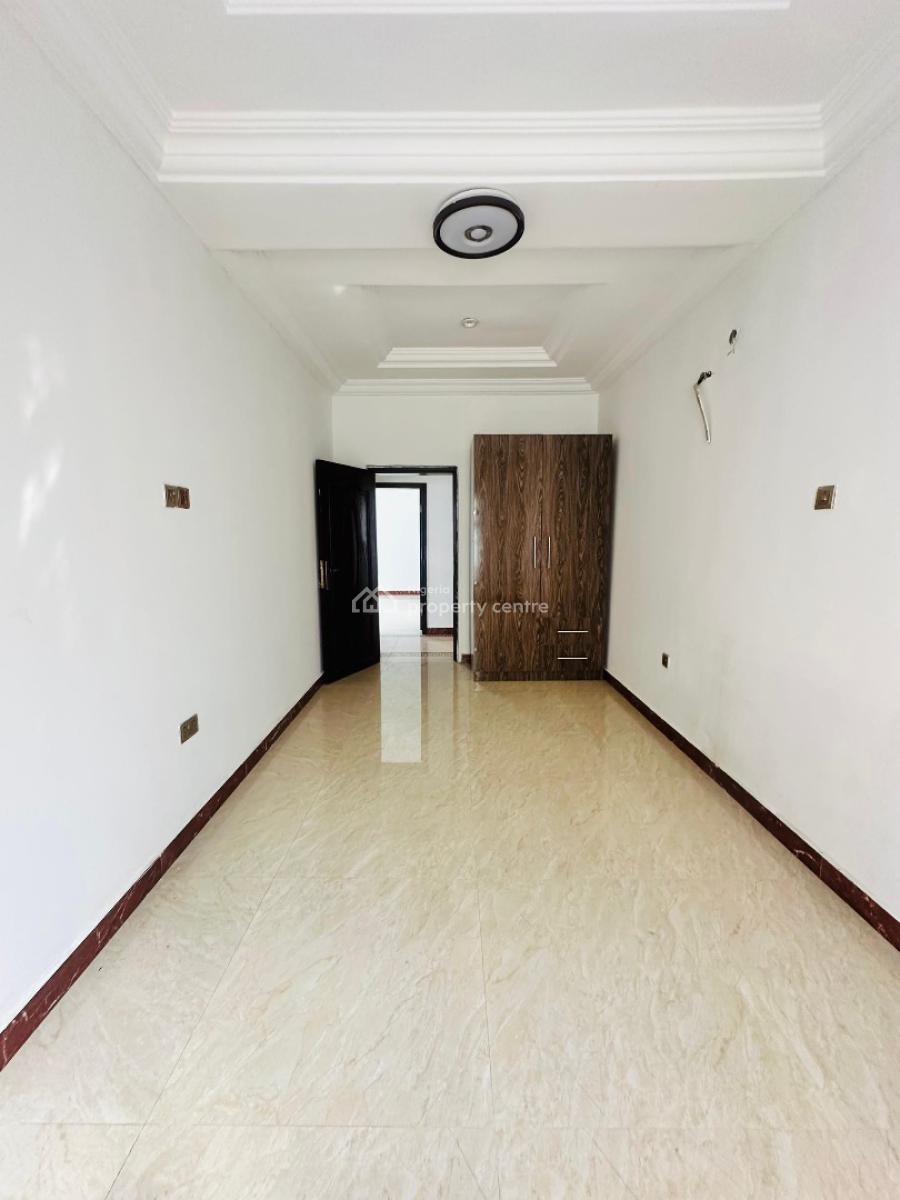 Neatly Built 3bedroom Apartment in Lekki Phase 1, Lekki Phase 1, Lekki, Lagos, Flat / Apartment for Rent