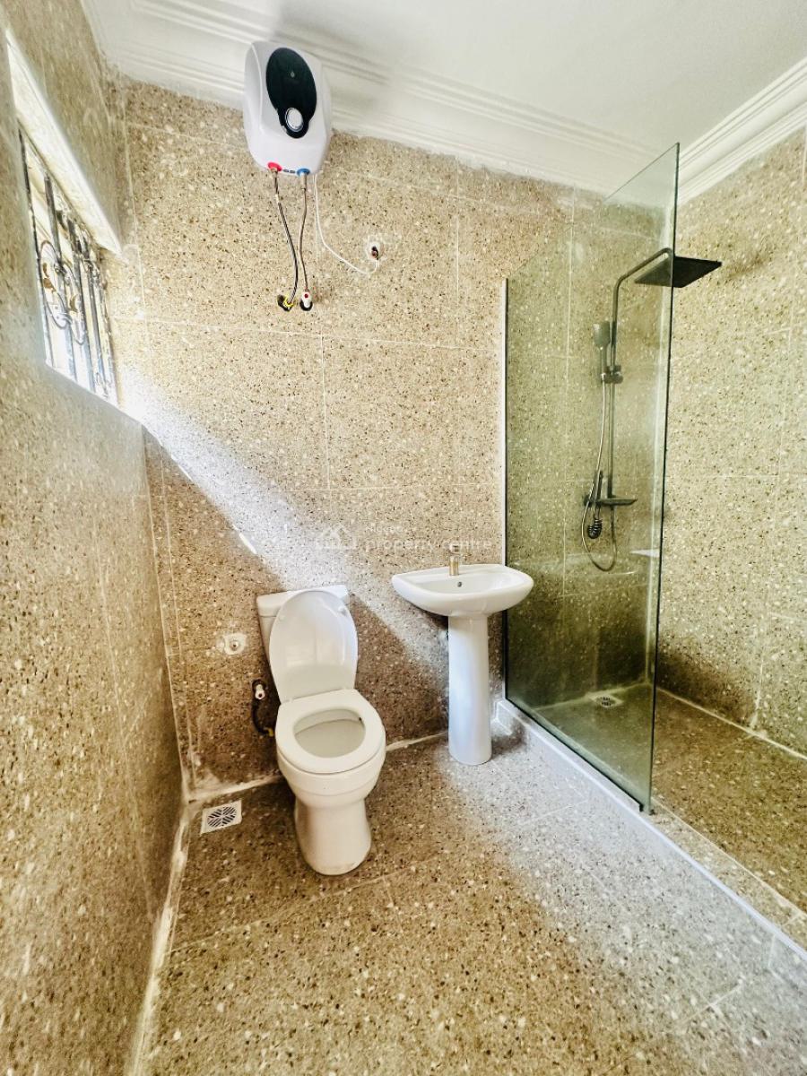 Neatly Built 3bedroom Apartment in Lekki Phase 1, Lekki Phase 1, Lekki, Lagos, Flat / Apartment for Rent