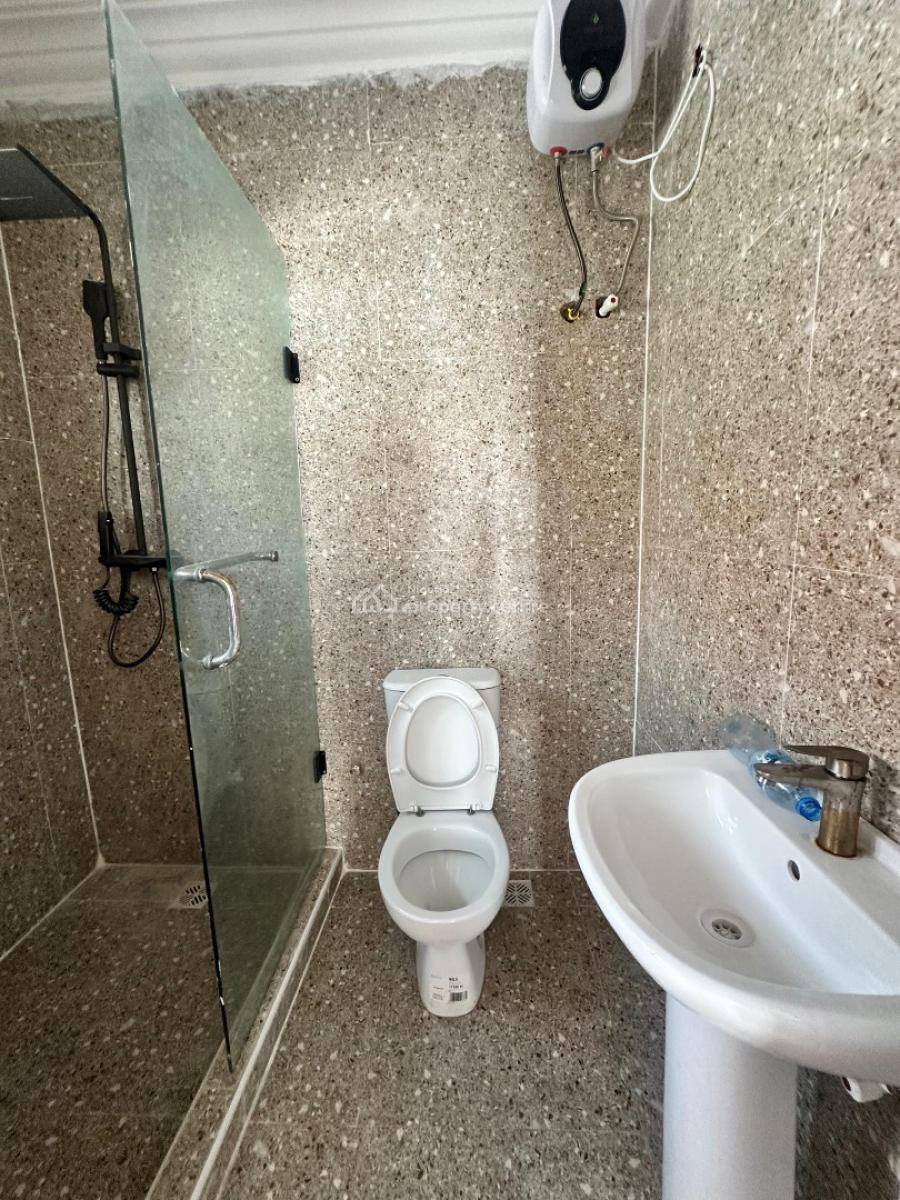 Neatly Built 3bedroom Apartment in Lekki Phase 1, Lekki Phase 1, Lekki, Lagos, Flat / Apartment for Rent