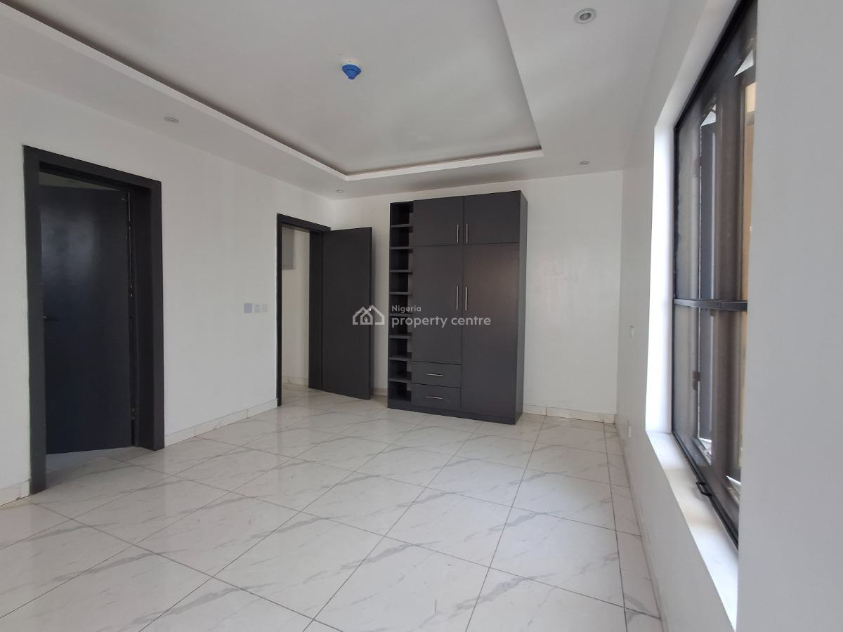 Large 2 Bedroom Flat, Lekki Phase 1, Lekki, Lagos, Flat / Apartment for Sale