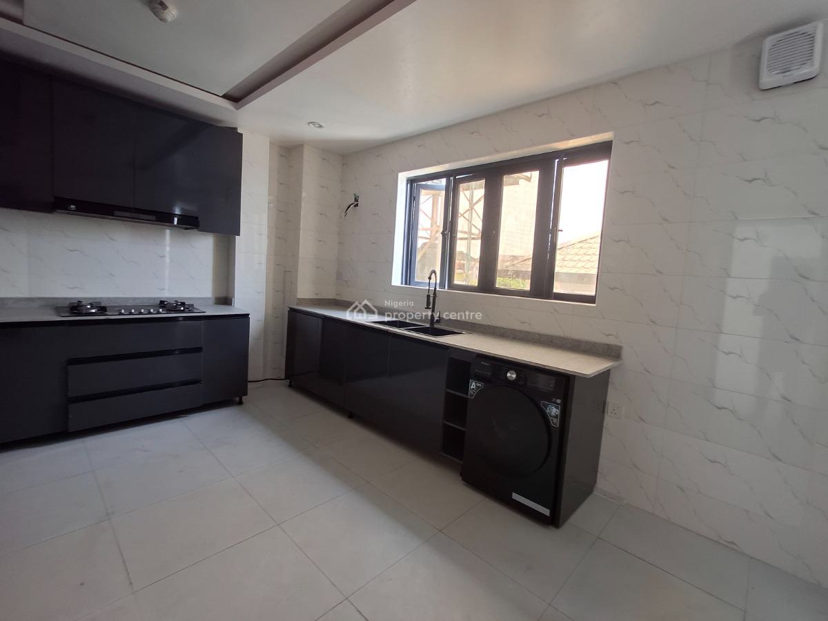 Large 2 Bedroom Flat, Lekki Phase 1, Lekki, Lagos, Flat / Apartment for Sale