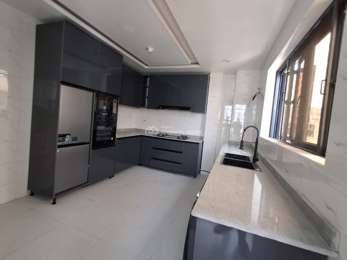 Large 2 Bedroom Flat, Lekki Phase 1, Lekki, Lagos, Flat / Apartment for Sale