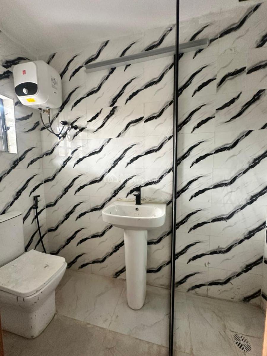 Neatly Built 3 Bedroom Apartment, Lekki Phase 1, Lekki, Lagos, Flat / Apartment for Rent