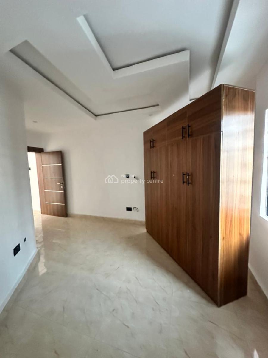 Neatly Built 3 Bedroom Apartment, Lekki Phase 1, Lekki, Lagos, Flat / Apartment for Rent