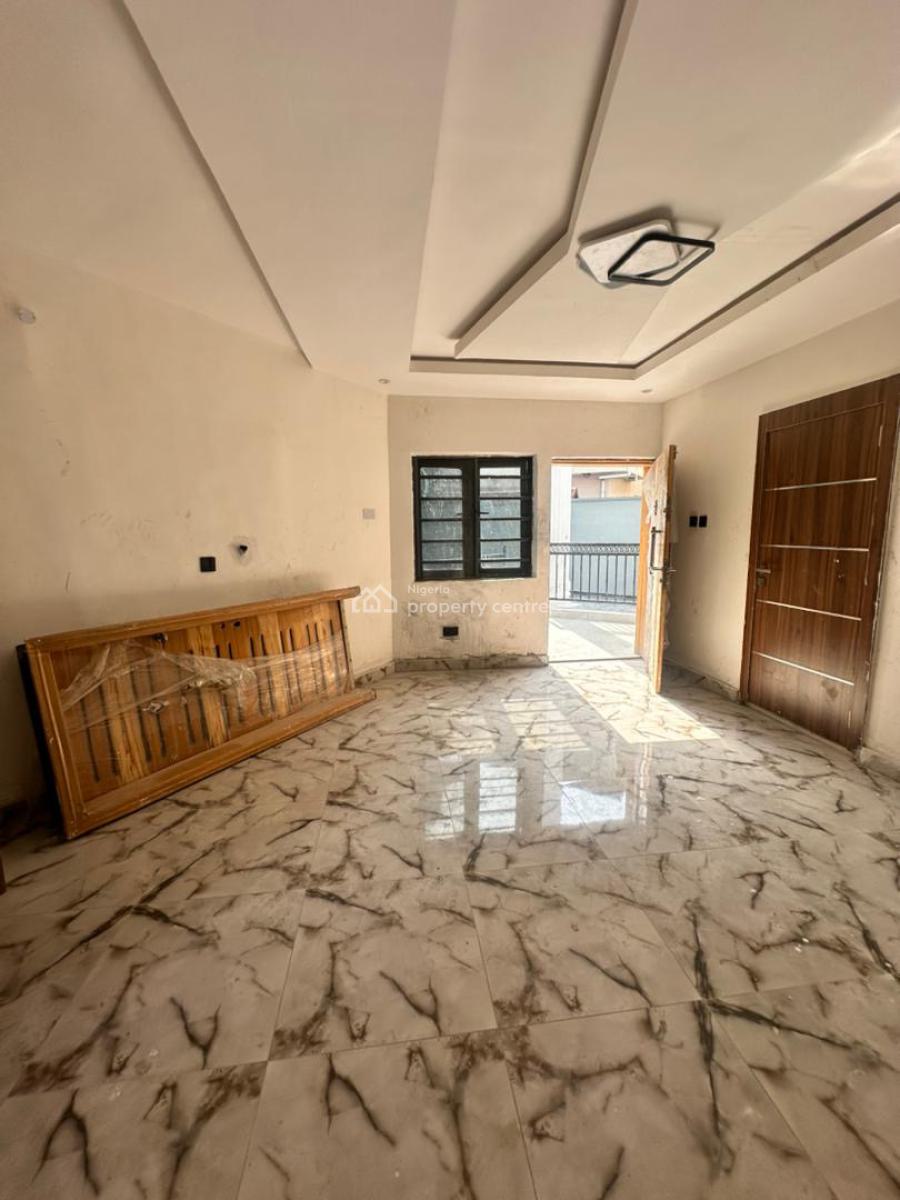 Neatly Built 3 Bedroom Apartment, Lekki Phase 1, Lekki, Lagos, Flat / Apartment for Rent