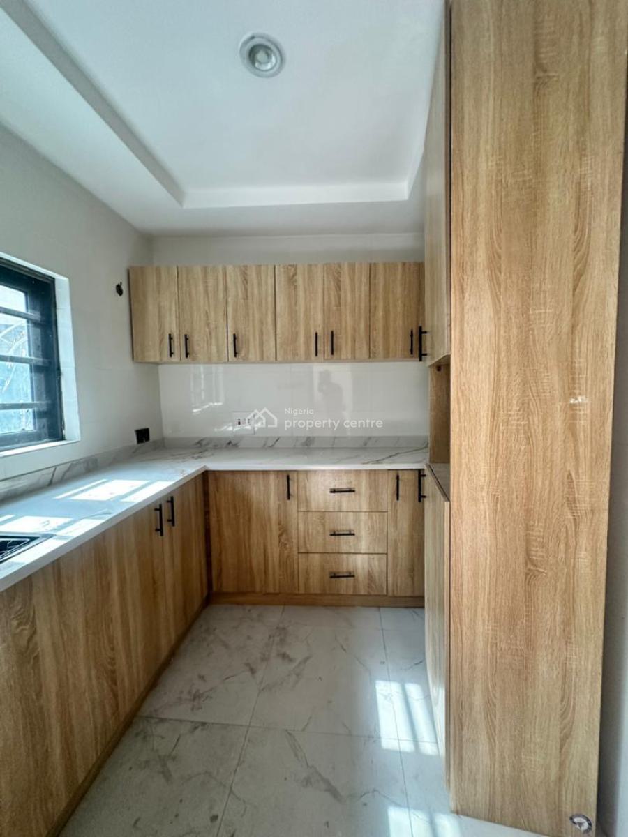 Neatly Built 3 Bedroom Apartment, Lekki Phase 1, Lekki, Lagos, Flat / Apartment for Rent