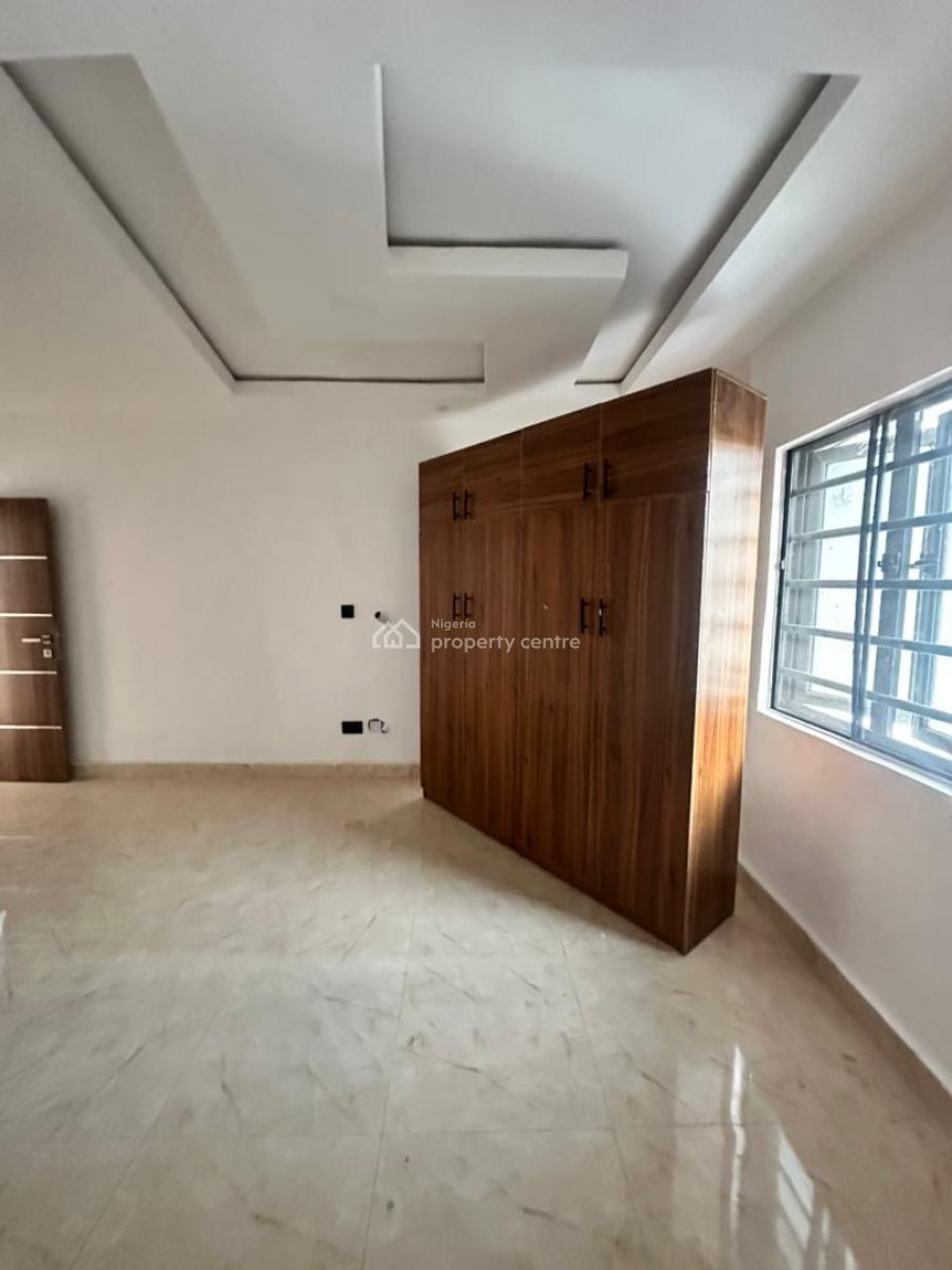 Neatly Built 3 Bedroom Apartment, Lekki Phase 1, Lekki, Lagos, Flat / Apartment for Rent