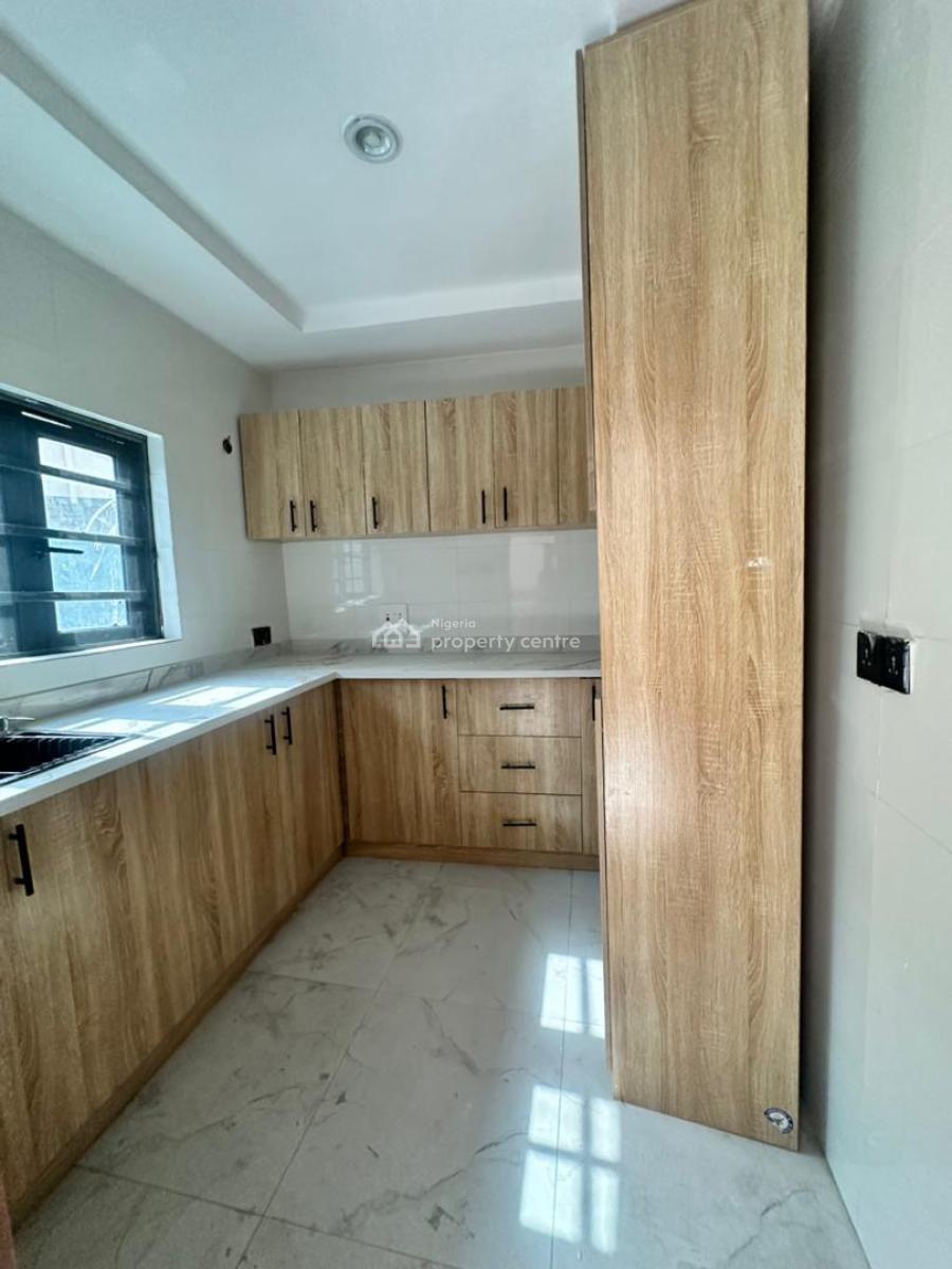 Neatly Built 3 Bedroom Apartment, Lekki Phase 1, Lekki, Lagos, Flat / Apartment for Rent