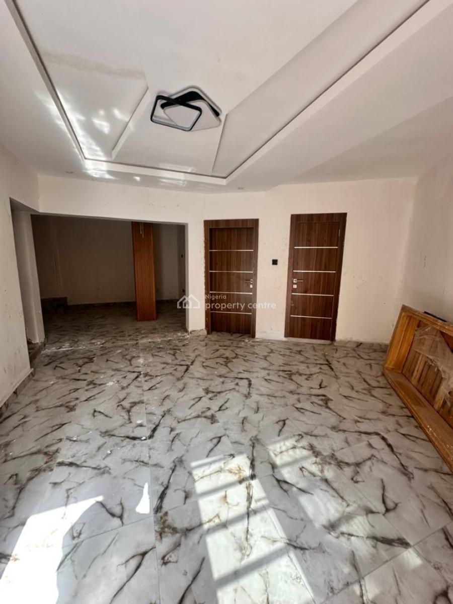 Neatly Built 3 Bedroom Apartment, Lekki Phase 1, Lekki, Lagos, Flat / Apartment for Rent