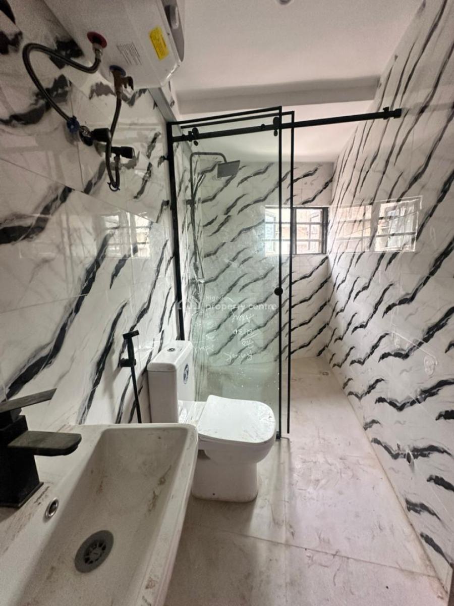 Neatly Built 3 Bedroom Apartment, Lekki Phase 1, Lekki, Lagos, Flat / Apartment for Rent