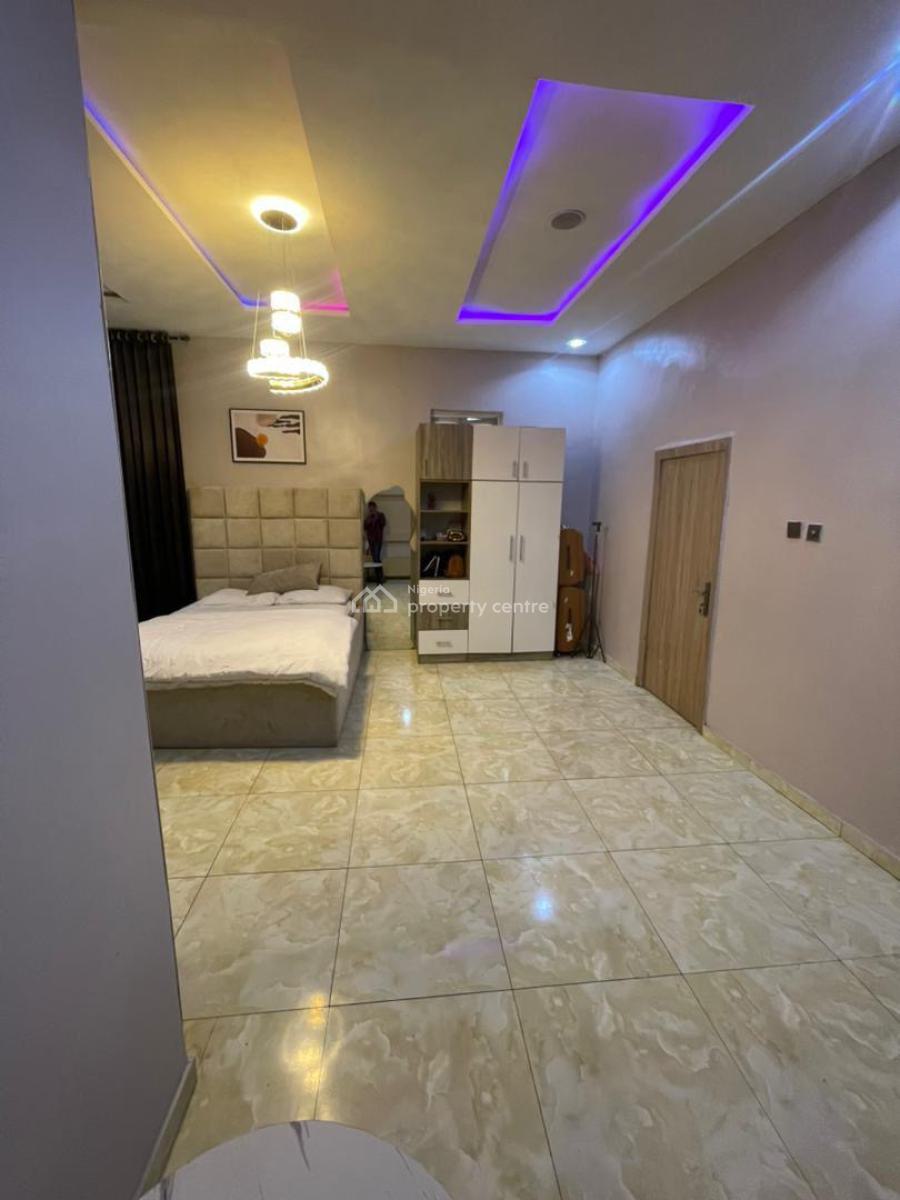 Standard Master Bedroom Single Room in a Duplex Shared Apartment, Orchid Road, Lekki, Lagos, Self Contain (single Rooms) for Rent