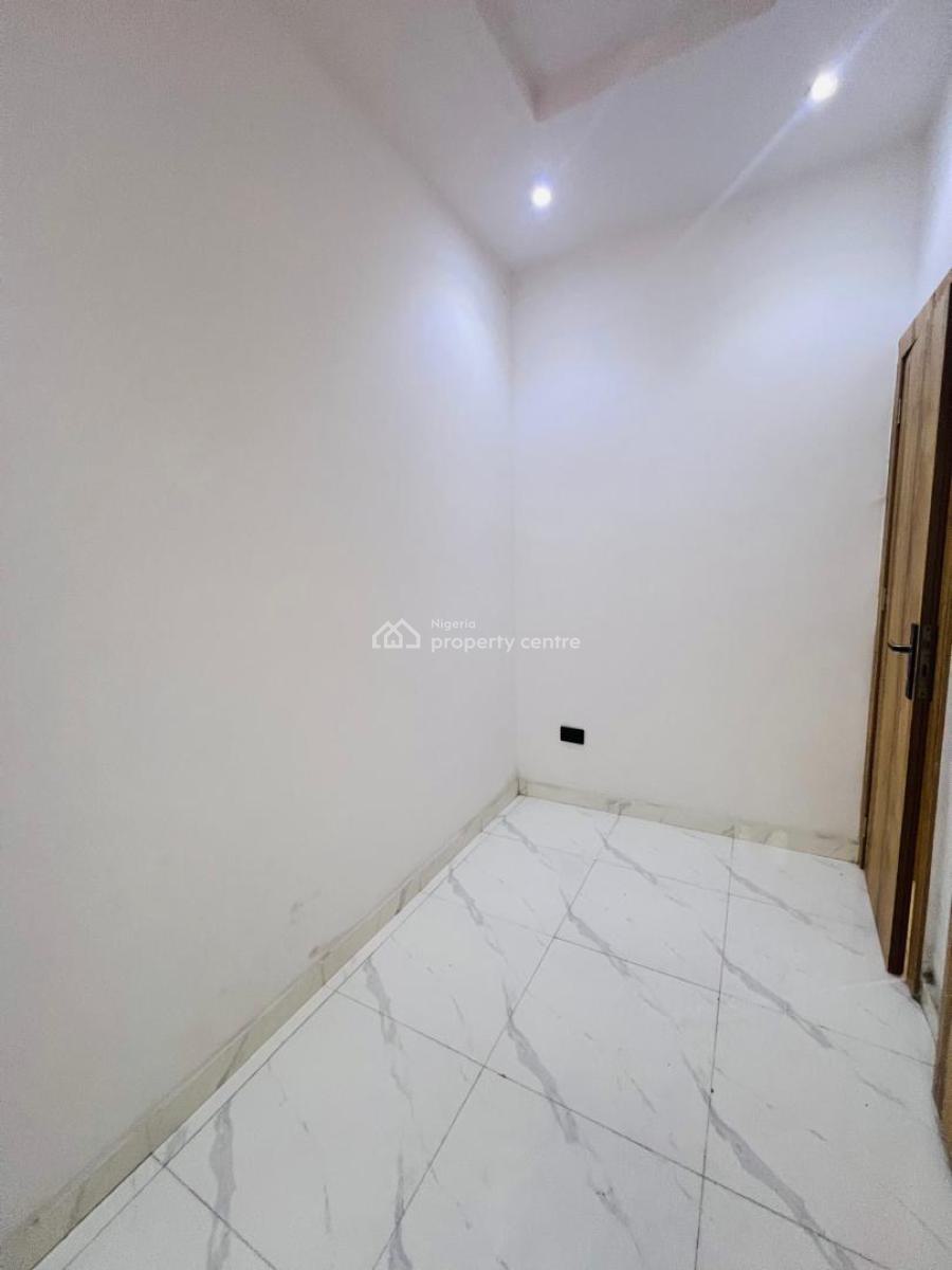 Spacious 3 Bedroom Self Compound Terrace with Bq, Spring Valley, Ajah, Lagos, Terraced Duplex for Rent