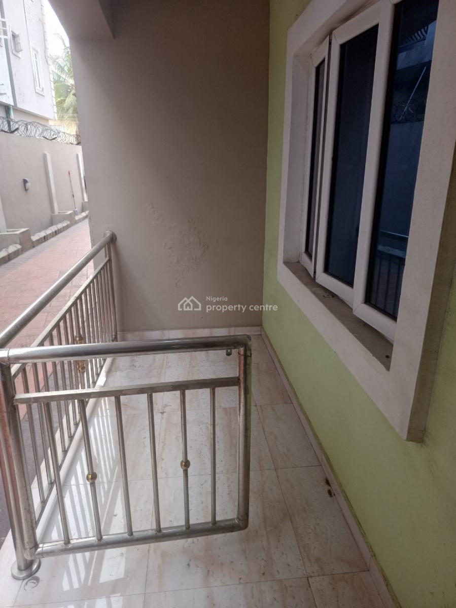 Clean, Spacious 3 Bedroom Apartment Up and Downstairs, Mobil Road, Ilaje, Ajah, Lagos, Flat / Apartment for Rent