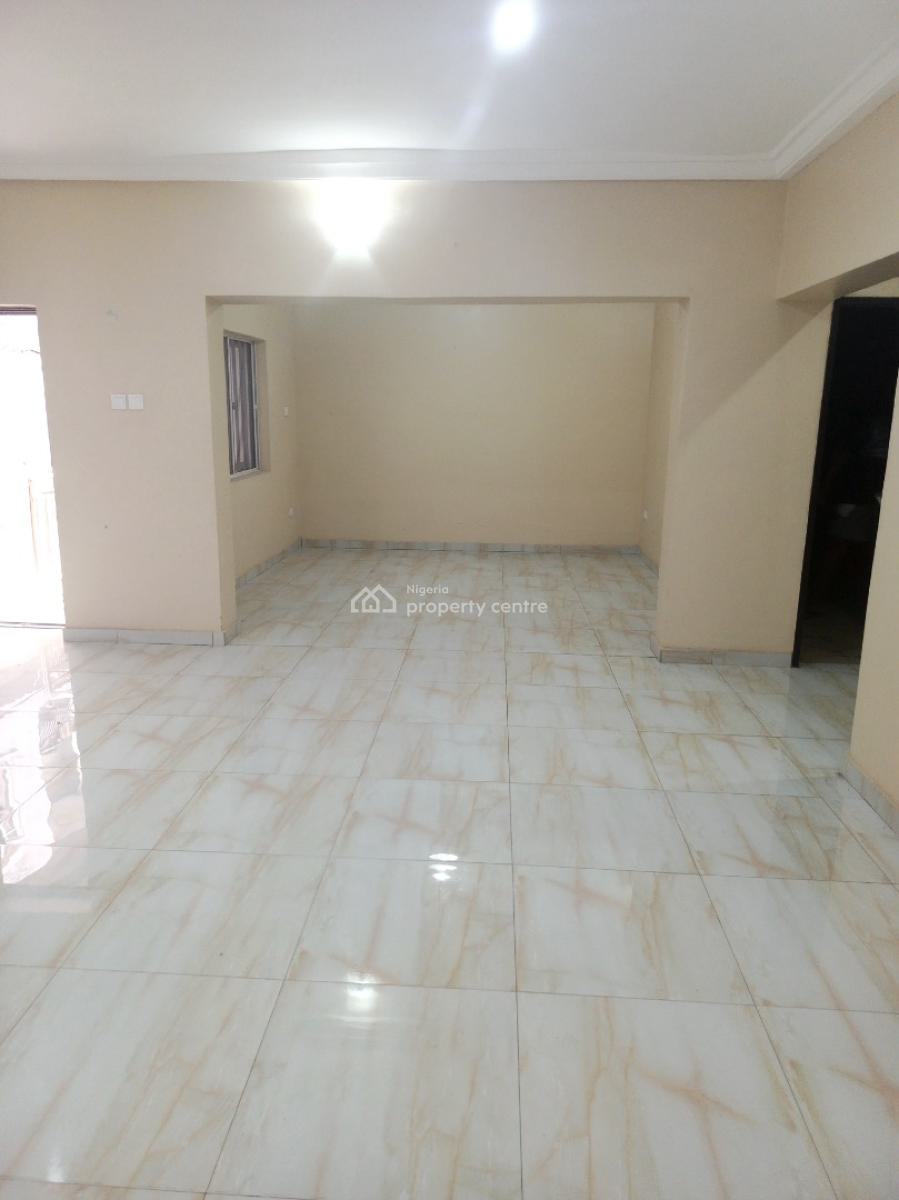 Clean, Spacious 3 Bedroom Apartment Up and Downstairs, Mobil Road, Ilaje, Ajah, Lagos, Flat / Apartment for Rent
