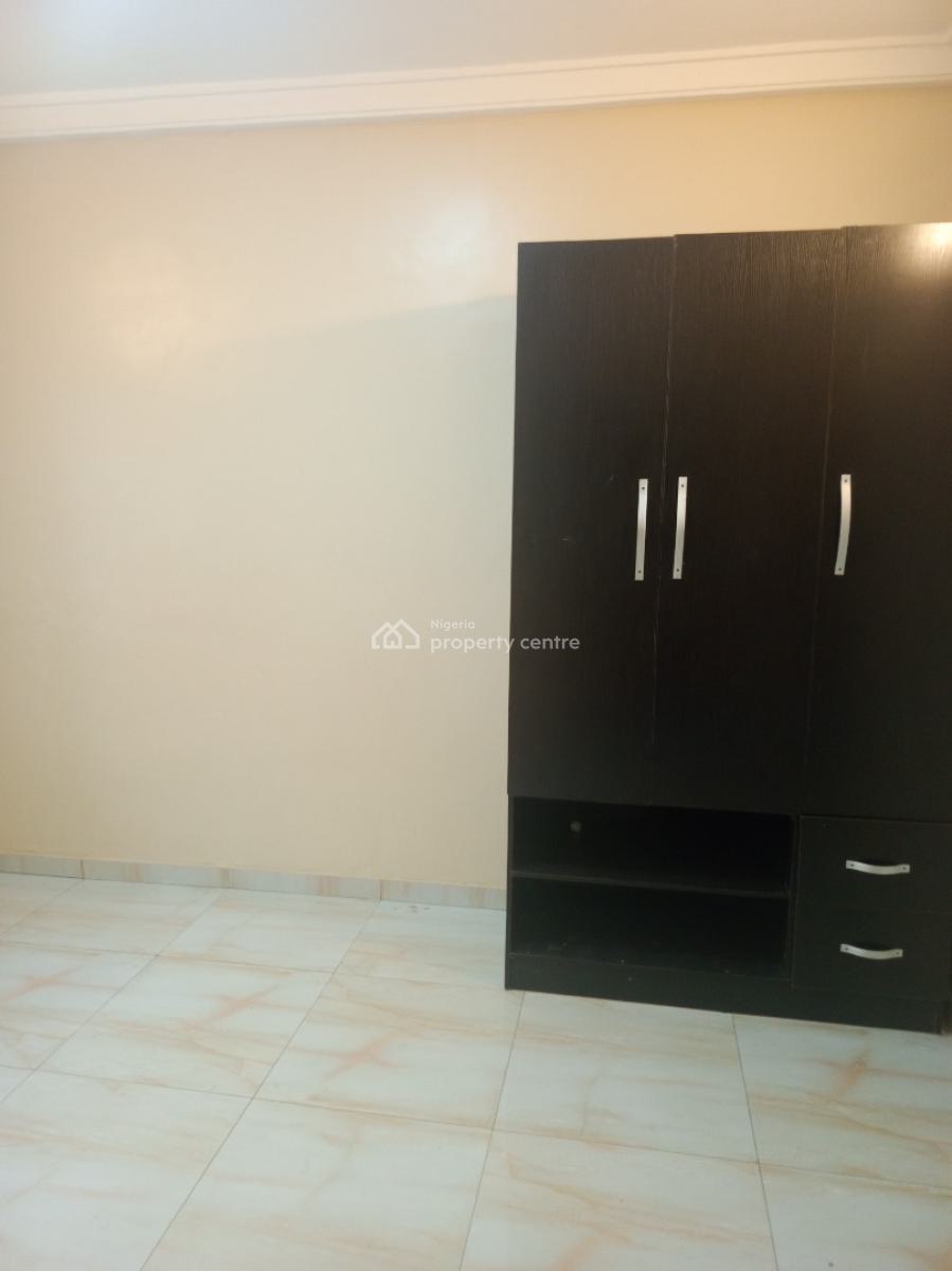 Clean, Spacious 3 Bedroom Apartment Up and Downstairs, Mobil Road, Ilaje, Ajah, Lagos, Flat / Apartment for Rent