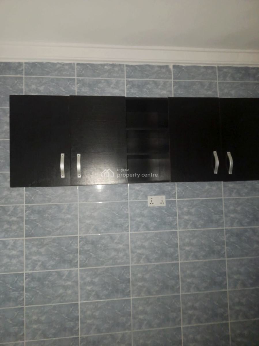 Clean, Spacious 3 Bedroom Apartment Up and Downstairs, Mobil Road, Ilaje, Ajah, Lagos, Flat / Apartment for Rent