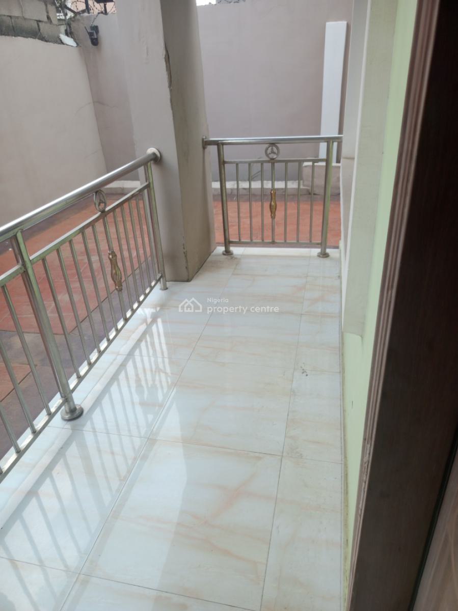 Clean, Spacious 3 Bedroom Apartment Up and Downstairs, Mobil Road, Ilaje, Ajah, Lagos, Flat / Apartment for Rent