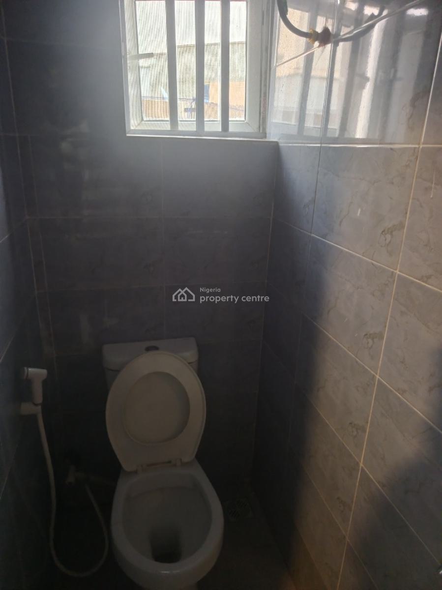 Clean, Spacious 3 Bedroom Apartment Up and Downstairs, Mobil Road, Ilaje, Ajah, Lagos, Flat / Apartment for Rent