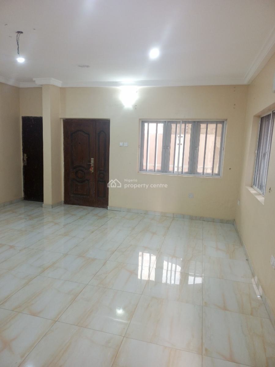 Clean, Spacious 3 Bedroom Apartment Up and Downstairs, Mobil Road, Ilaje, Ajah, Lagos, Flat / Apartment for Rent