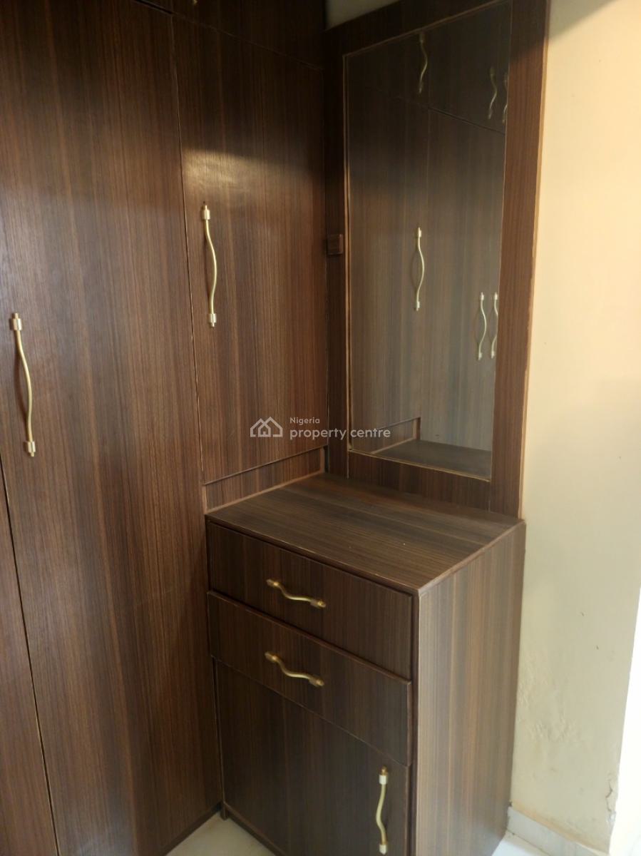 Clean, Spacious 3 Bedroom Apartment Up and Downstairs, Mobil Road, Ilaje, Ajah, Lagos, Flat / Apartment for Rent