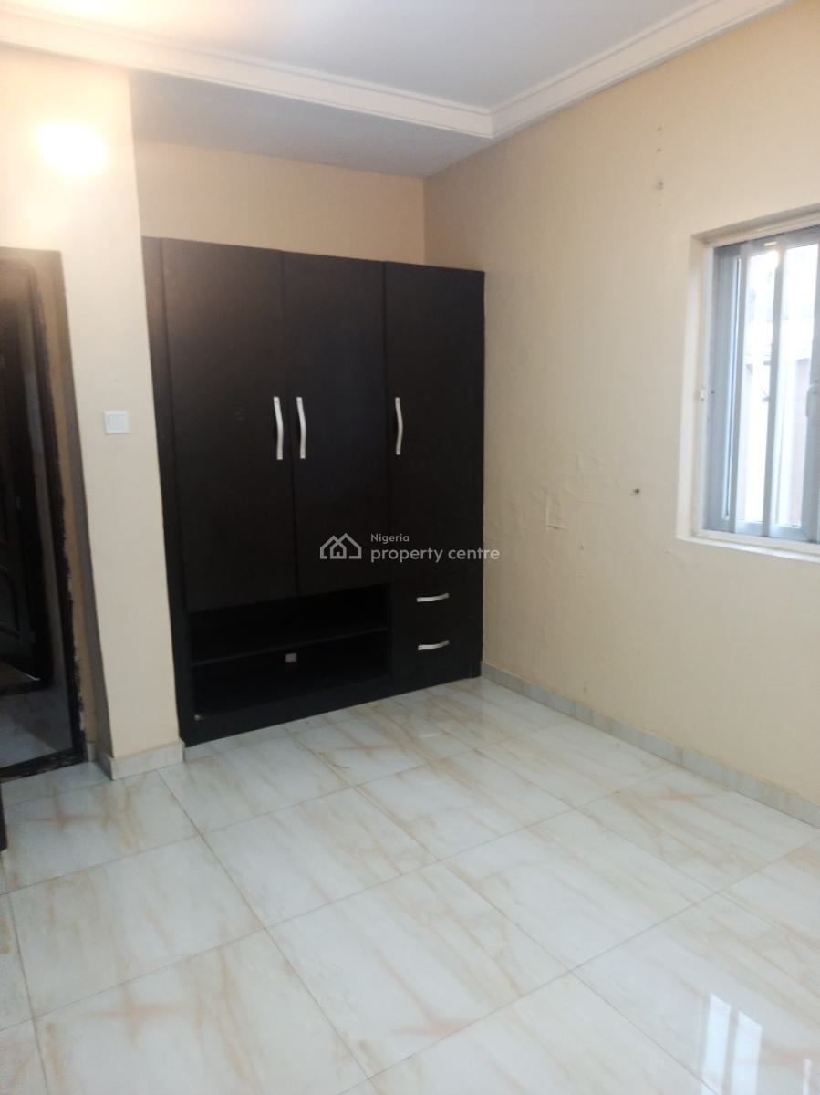 Clean, Spacious 3 Bedroom Apartment Up and Downstairs, Mobil Road, Ilaje, Ajah, Lagos, Flat / Apartment for Rent