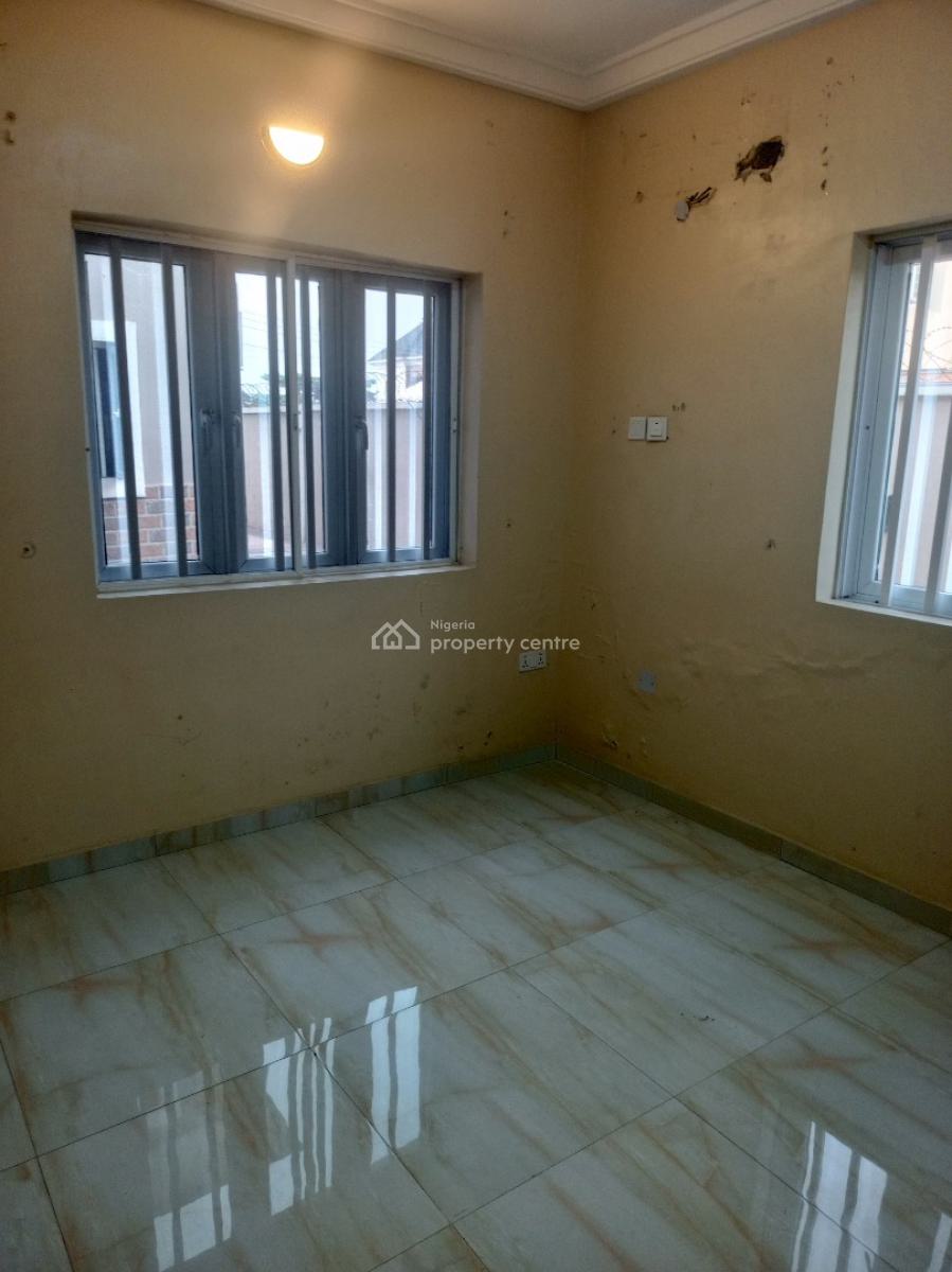 Clean, Spacious 3 Bedroom Apartment Up and Downstairs, Mobil Road, Ilaje, Ajah, Lagos, Flat / Apartment for Rent
