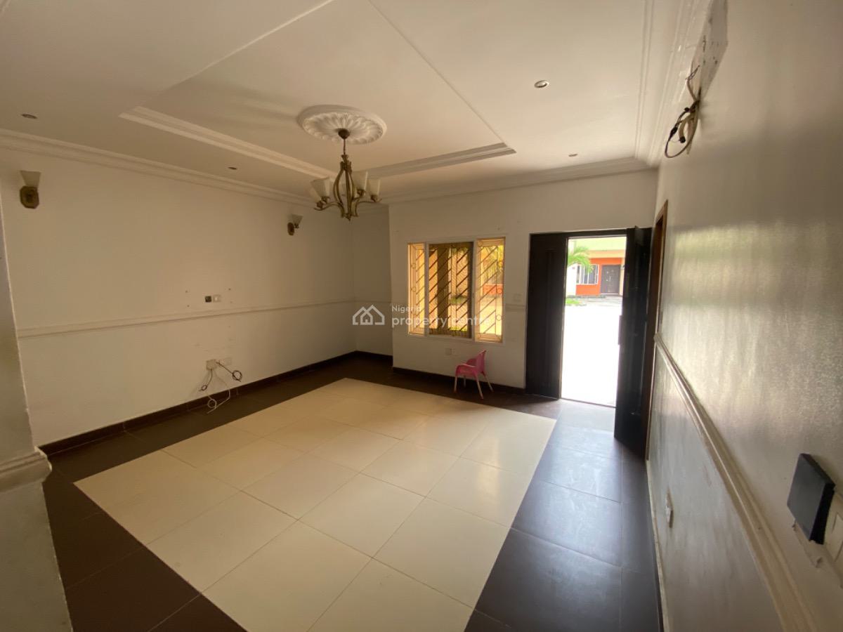 4 Bedroom Terrace Duplex in a Gated Mini Estate, Osapa, Lekki, Lagos, Terraced Duplex for Rent