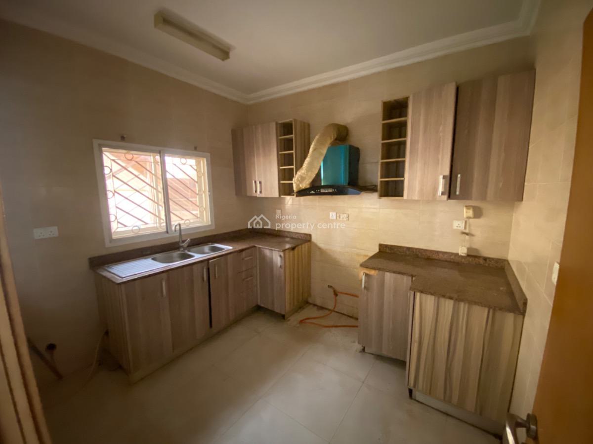 4 Bedroom Terrace Duplex in a Gated Mini Estate, Osapa, Lekki, Lagos, Terraced Duplex for Rent