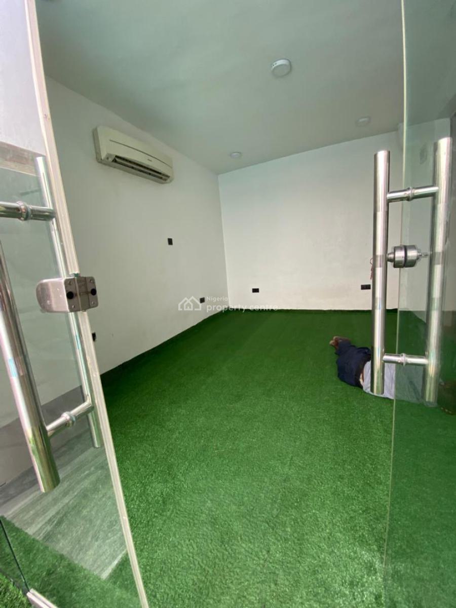 Luxurious 2 Bedroom Apartment with Pool, Lekki Phase 1, Lekki, Lagos, Flat / Apartment for Sale