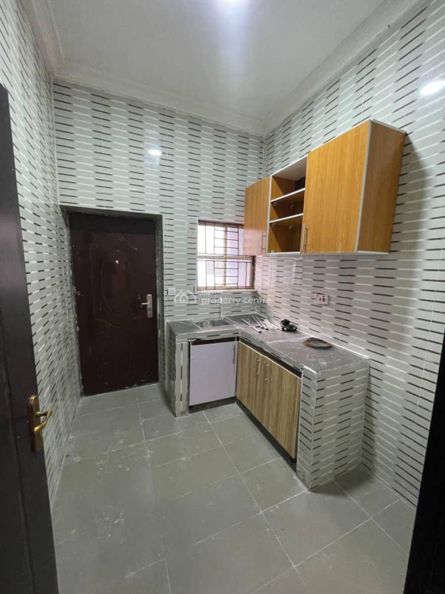 Spacious 2-bedroom Flat, Ologolo, Lekki, Lagos, Flat / Apartment for Rent