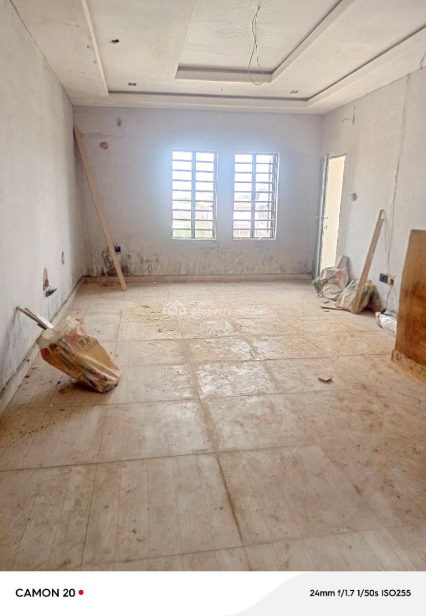 Executive, Standard 2 Bedrooms Upstairs with Pop, Screeded Walls, Kitchen, Alagomaji, Yaba, Lagos, Flat / Apartment for Rent