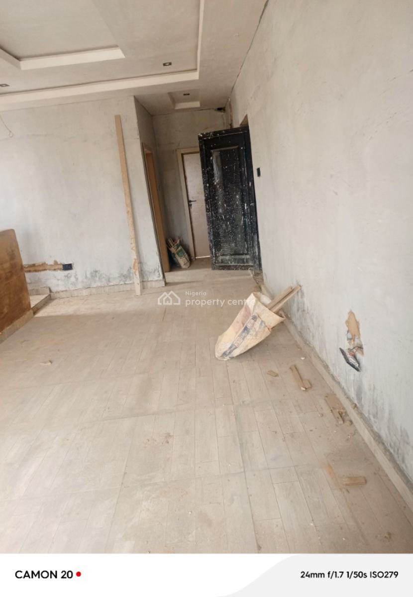 Executive, Standard 2 Bedrooms Upstairs with Pop, Screeded Walls, Kitchen, Alagomaji, Yaba, Lagos, Flat / Apartment for Rent