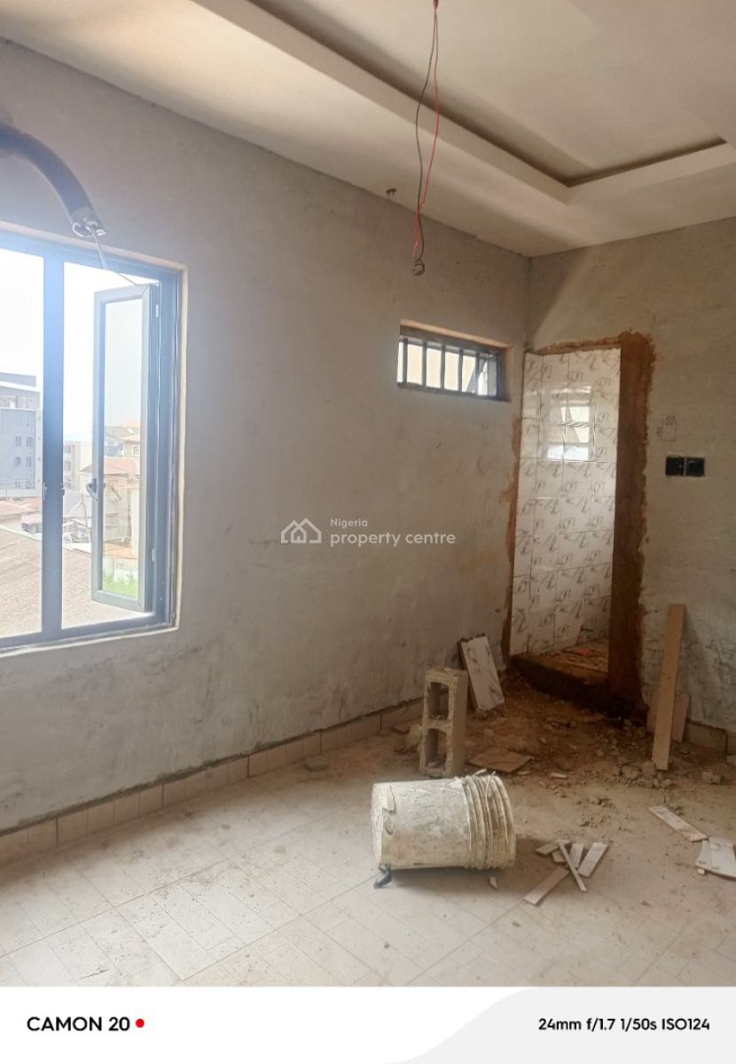 Executive, Standard 2 Bedrooms Upstairs with Pop, Screeded Walls, Kitchen, Alagomaji, Yaba, Lagos, Flat / Apartment for Rent