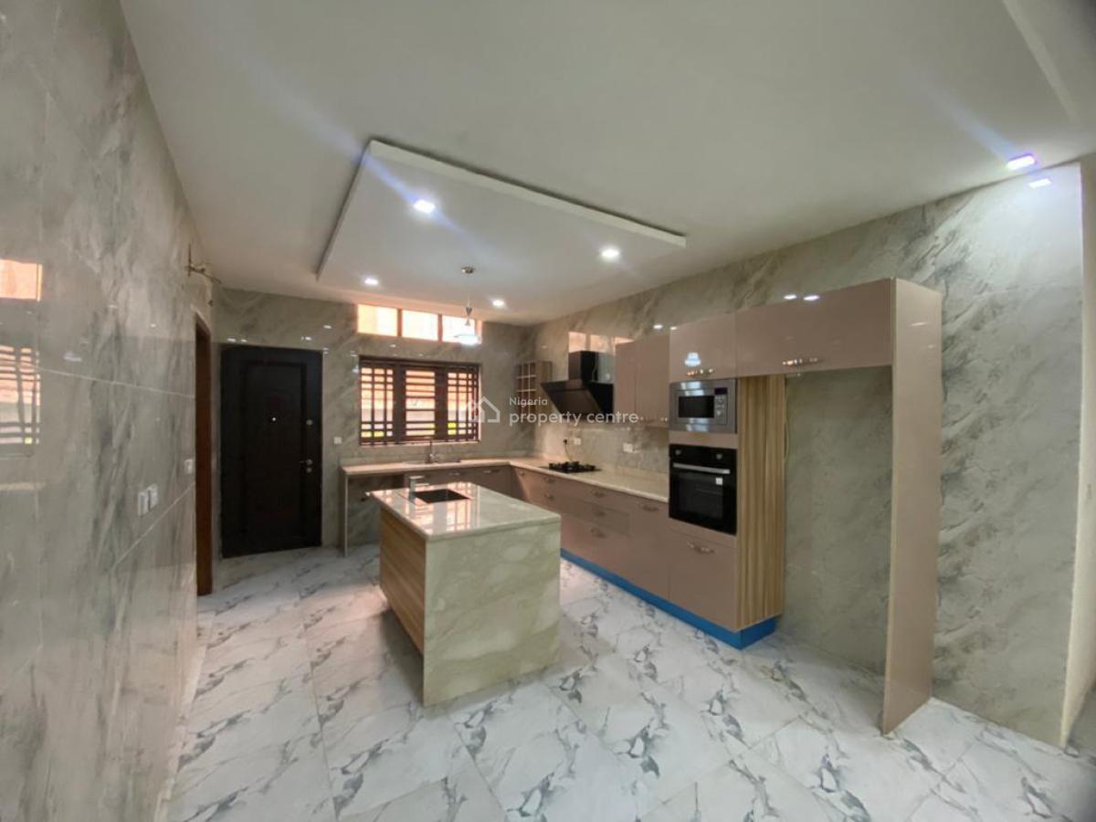 Three Bedroom Apartment, Lekki Phase 1, Lekki, Lagos, Flat / Apartment for Rent