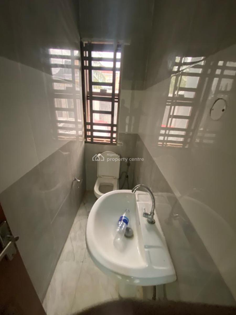 Three Bedroom Apartment, Lekki Phase 1, Lekki, Lagos, Flat / Apartment for Rent