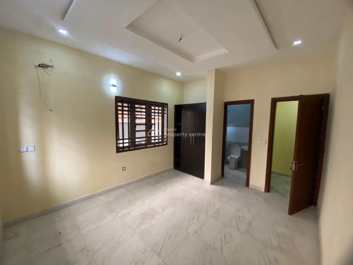 Three Bedroom Apartment, Lekki Phase 1, Lekki, Lagos, Flat / Apartment for Rent