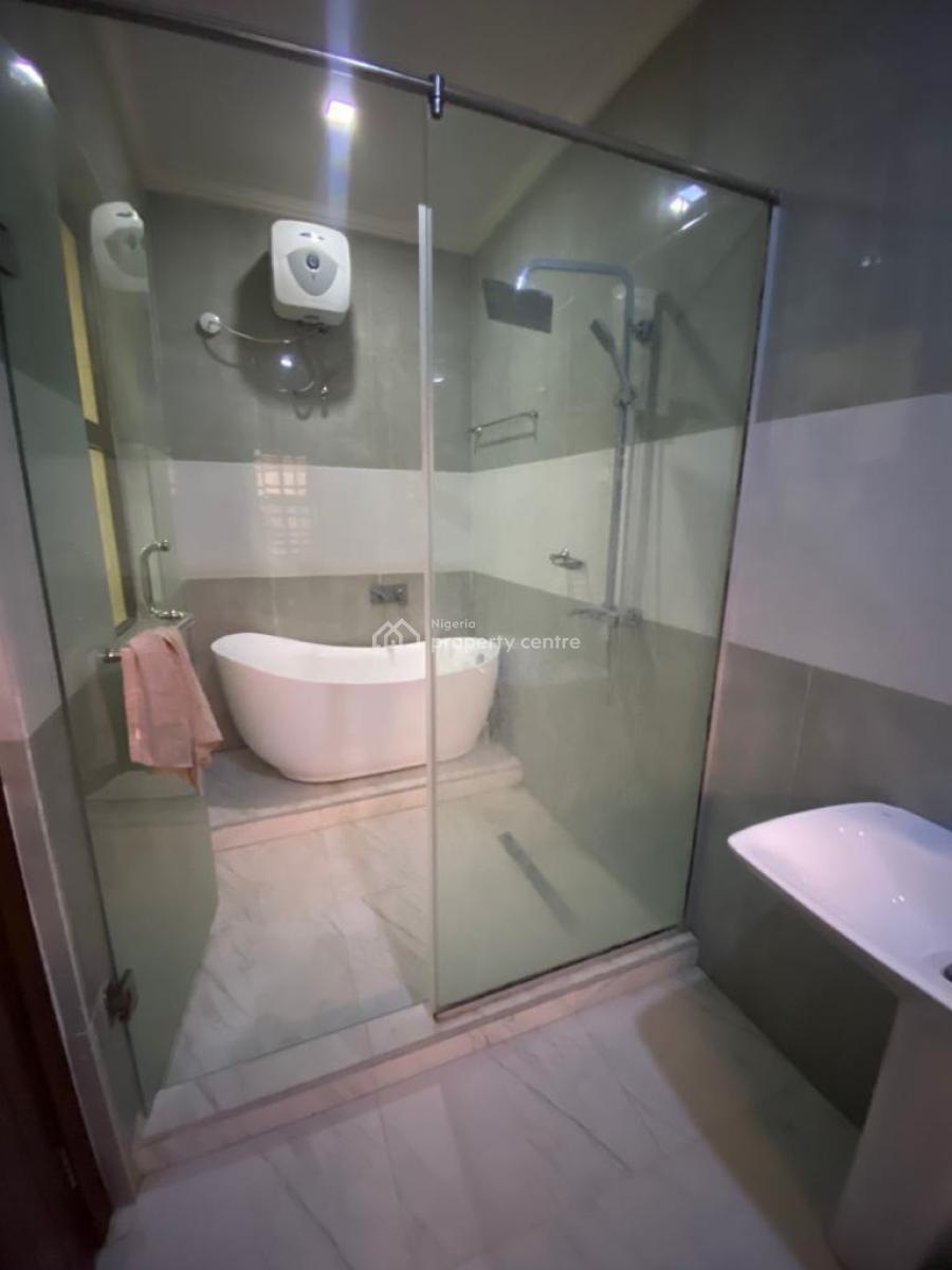 Three Bedroom Apartment, Lekki Phase 1, Lekki, Lagos, Flat / Apartment for Rent