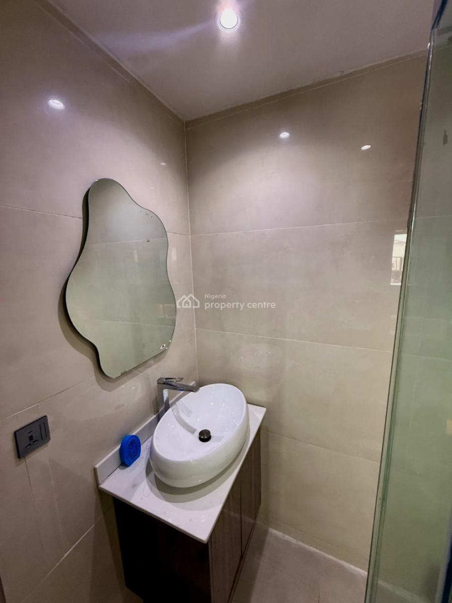 Nice 2 Bedroom Apartment, Alagomeji, Yaba, Lagos, Flat / Apartment Short Let