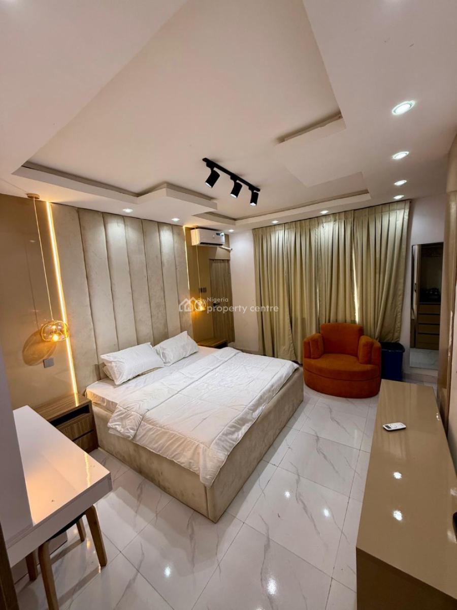 Nice 2 Bedroom Apartment, Alagomeji, Yaba, Lagos, Flat / Apartment Short Let