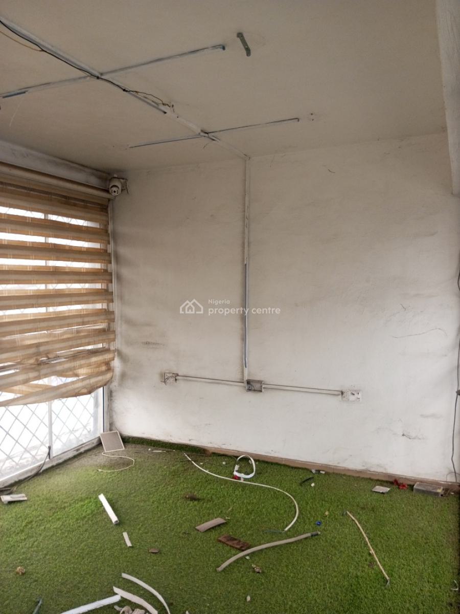 Glass Shop Upstairs in a Complex Busy Environment, Lekki, Lagos, Shop for Rent