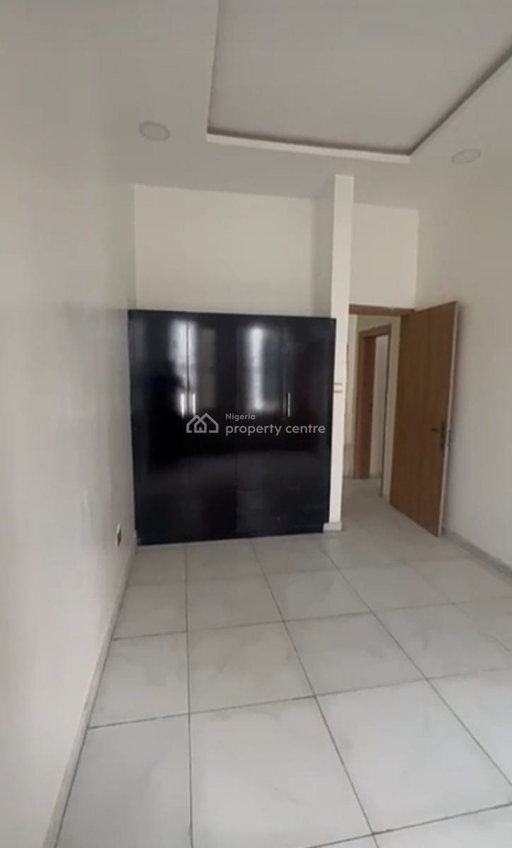 Standard Upstairs Bedroom Inside a Shared Apartment, Emcel Garden Estate Orchid Road, Lekki, Lagos, Self Contain (single Rooms) for Rent