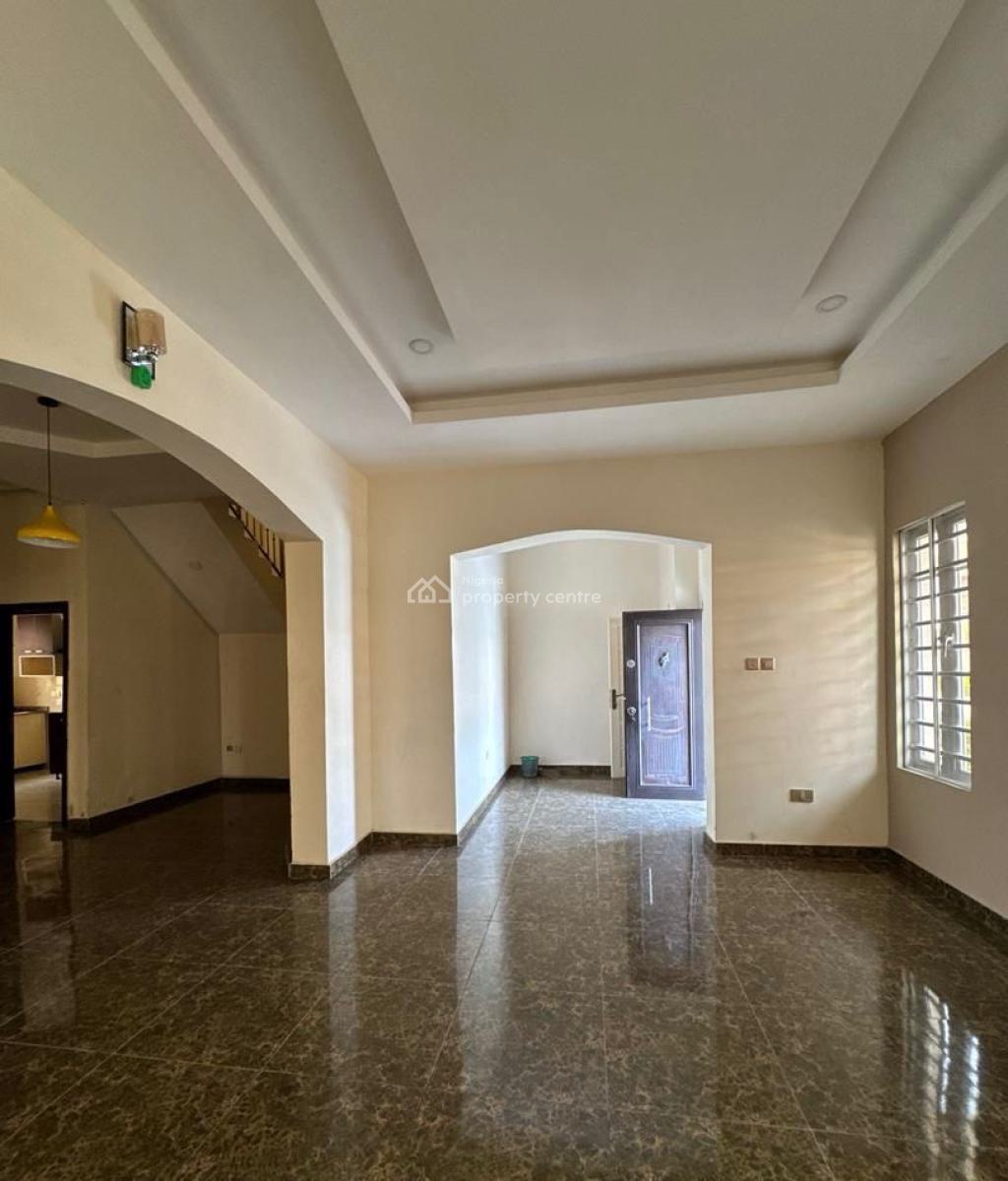 Self Serviced 4-bedroom Semi-detached Duplex with Bq, Ikota, Lekki, Lagos, Semi-detached Duplex for Rent