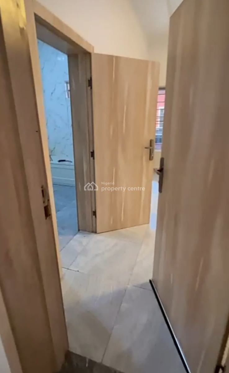 Spacious Masters Bedroom  with Balcony { Video}, Van Daniels Estate Orchid Road, Lekki, Lagos, Self Contain (single Rooms) for Rent