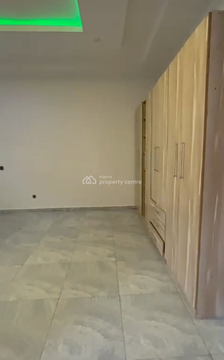 Spacious Masters Bedroom  with Balcony { Video}, Van Daniels Estate Orchid Road, Lekki, Lagos, Self Contain (single Rooms) for Rent