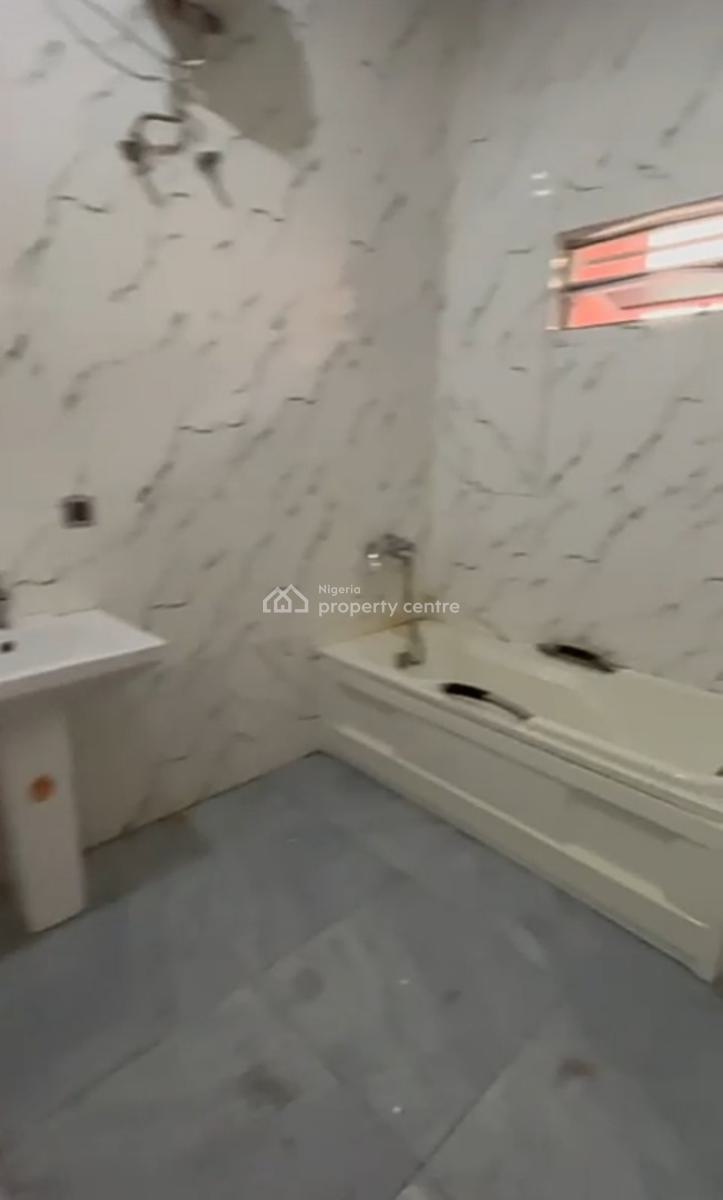 Spacious Masters Bedroom  with Balcony { Video}, Van Daniels Estate Orchid Road, Lekki, Lagos, Self Contain (single Rooms) for Rent