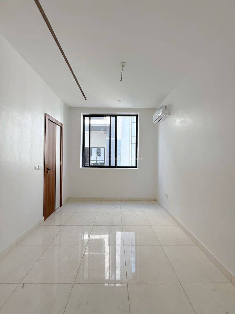 2 Bedroom Apartment, Good Deal in Oniru, Oniru, Victoria Island (vi), Lagos, Block of Flats for Sale