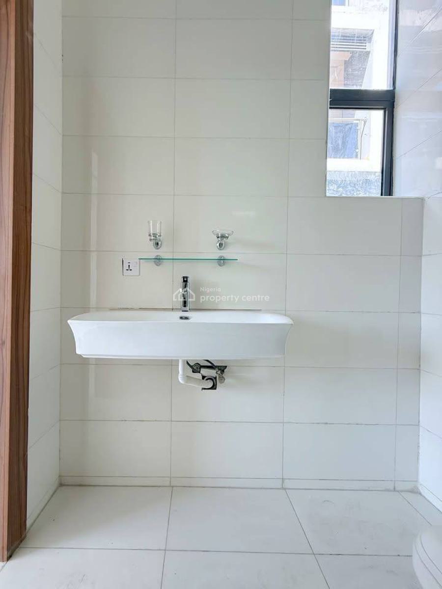 2 Bedroom Apartment, Good Deal in Oniru, Oniru, Victoria Island (vi), Lagos, Block of Flats for Sale