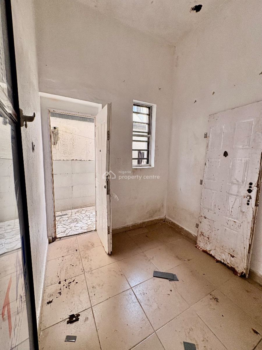 Large Bq in an Elite Code-access Estate with Pool & Gym, Before The Orchid Enyo, Orchid Road By Lekki 2nd Toll Gate, Lekki, Lagos, Flat / Apartment for Rent