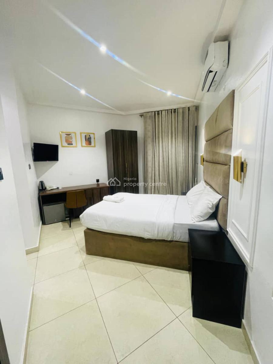 Unique Single Room with a Swimming Pool, Nike Art Gallery, Ikate, Lekki, Lagos, Self Contain (single Rooms) for Rent